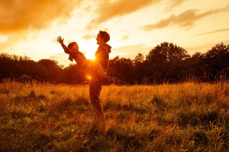Sonnenuntergang mit Vater und Sohn auf der Kaiserhöhe in Wuppertal